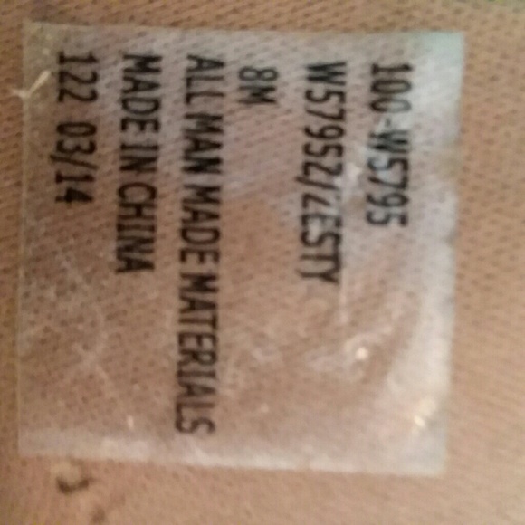 White Mountain  white thong sandals with g… - Picture 7 of 7